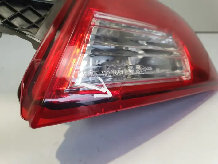 Subaru Legacy V kombi TYLNA LAMPA PRAWA prawy tył pasażera w klapę