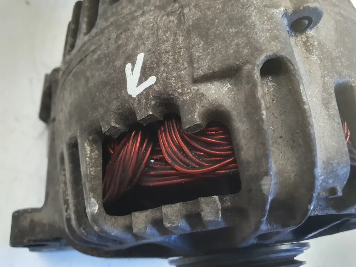 VW Golf V 1.6 FSI ALTERNATOR valeo 03C903023B 110A