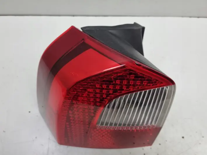 Volvo V70 III XC70 TYLNIA TYLNA LAMPA LEWA lewy tył LED 31395072