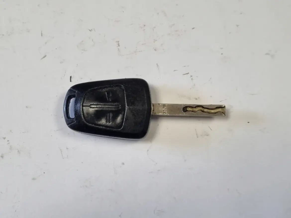 Opel Vauxhall KLUCZYK PILOT 2 przyciski