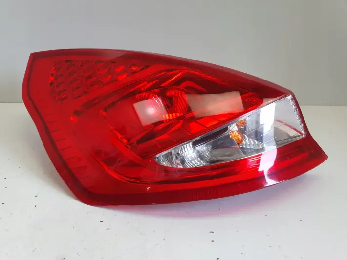 Ford Fiesta VII MK7 08-12r TYLNIA LAMPA LEWA LEWY TYŁ kierowcy 8A61-13405-A