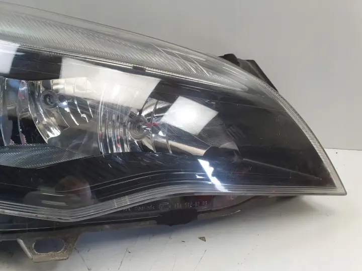 Opel Astra J IV PRZEDNIA LAMPA PRAWA prawy przód anglik Ciemny klosz