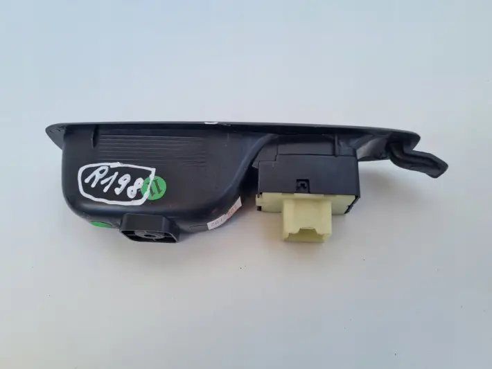 Renault Captur I Clio IV PRZEŁĄCZNIK SZYB panel włącznik 82950721R