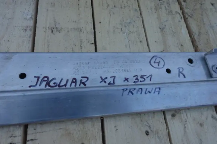 Jaguar XJ X351 MOCOWANIE LISTWY PROGOWEJ prawe