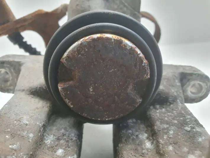 Vw Passat B5 Audi A4 B5 ZACISK HAMULCOWY Prawy tył pasażera