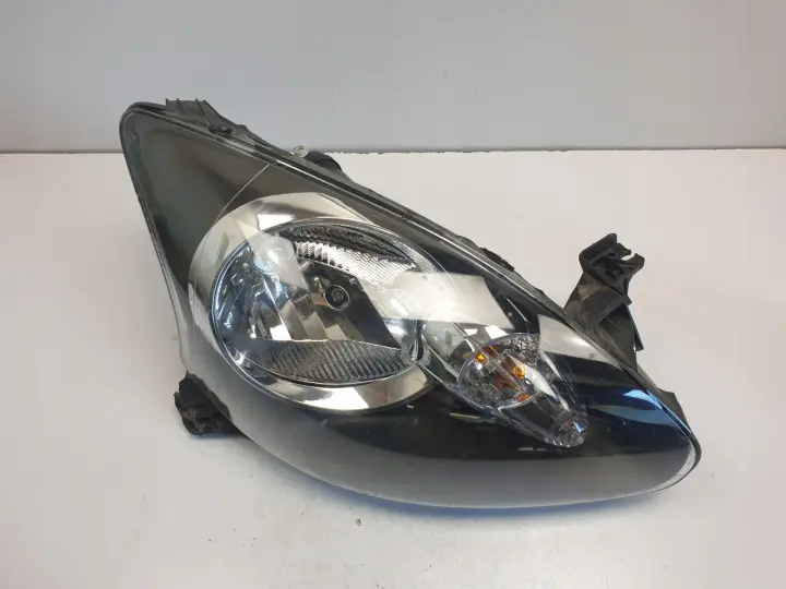 Toyota Aygo PRZEDNIA LAMPA PRAWA prawy przód EUROP