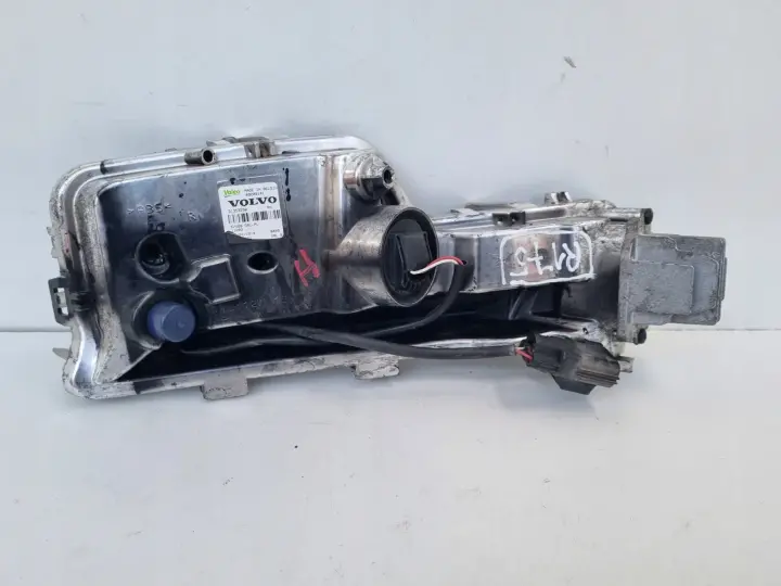 Volvo S60 II V60 LIFT PRZEDNI HALOGEN PRAWY PRZÓD pasażera LED DRL 31353290
