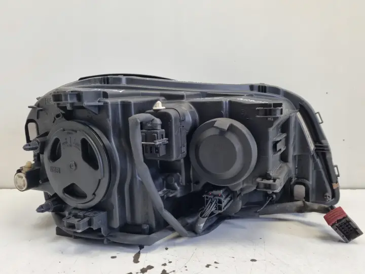 Volvo XC90 02-06r PRZEDNIA LAMPA LEWA lewy przód EUROPA 8620571