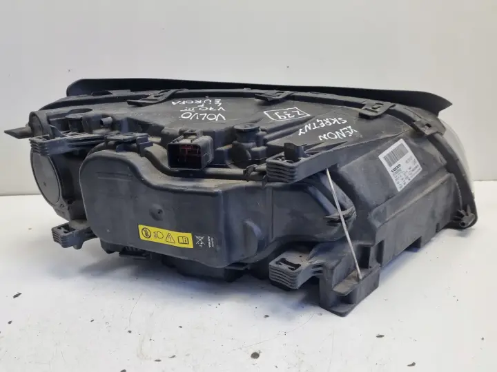 Volvo V70 XC70 III S80 II PRZEDNIA LAMPA LEWA lewy przód XENON 31353532