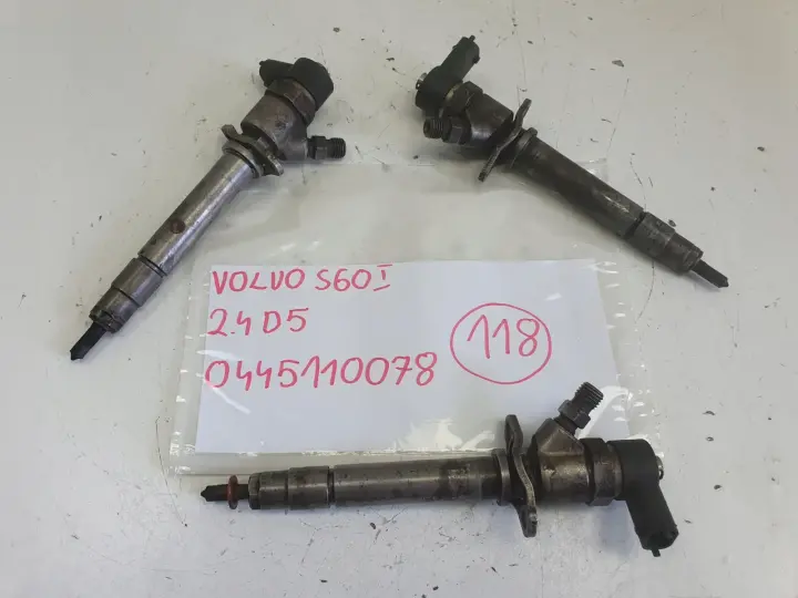 Volvo S60 I V70 II 2.4 D5 WTRYSKIWACZ wtrysk 0445110078