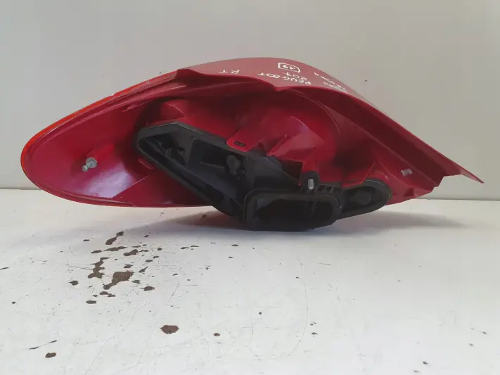 Peugeot 207 06-12r TYLNA TYLNIA LAMPA PRAWA PRAWY TYŁ 9649986580