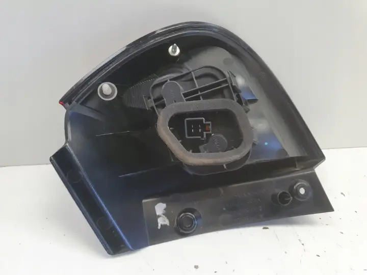Mitsubishi Colt VI Z30 TYLNA LAMPA LEWA lewy tył kierowcy MR957365