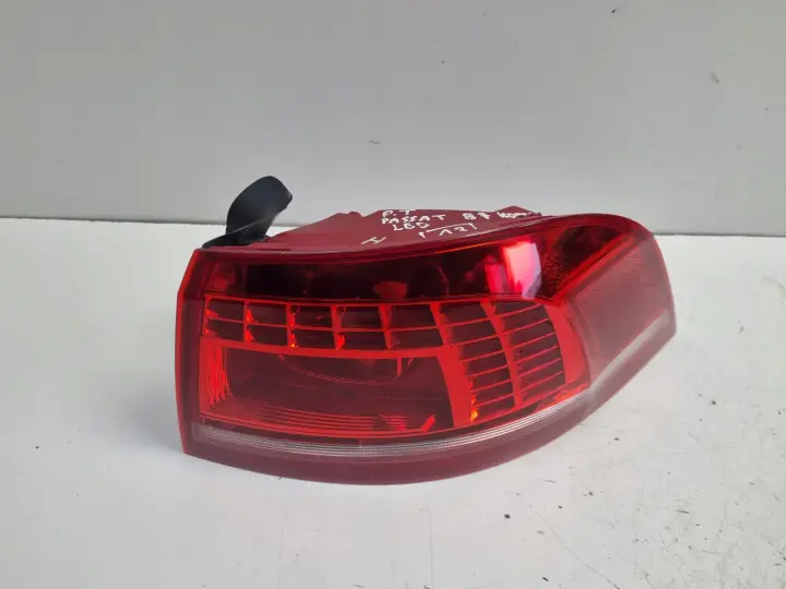 VW Passat B7 kombi 10-14r TYLNIA TYLNA LAMPA PRAWA prawy tył LED