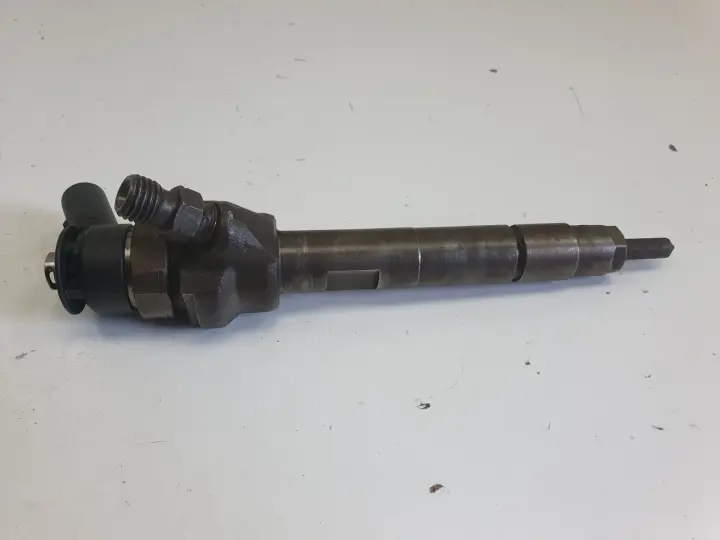 BMW E87 E90 E91 2.0 D WTRYSKIWACZ wtrysk 0445110601