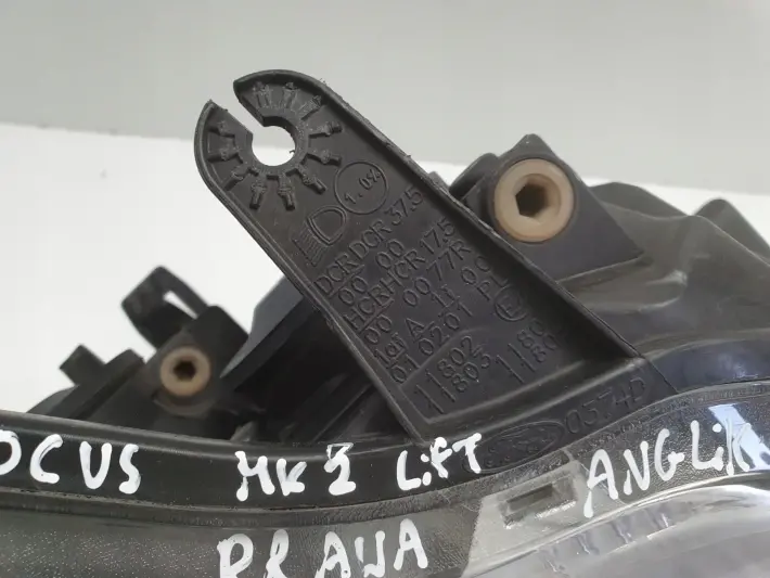 Ford Focus mk2 lift 07-11 PRZEDNIA LAMPA PRAWA prawy przód anglik