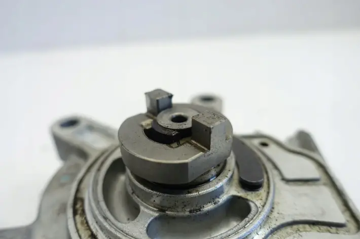 Mazda 2 III 1.5 16V POMPA VACUM wakum PE0-18G00