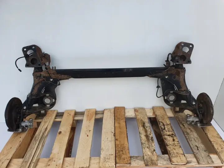 Skoda Roomster TYLNA BELKA ZAWIESZENIA TYŁ OŚ