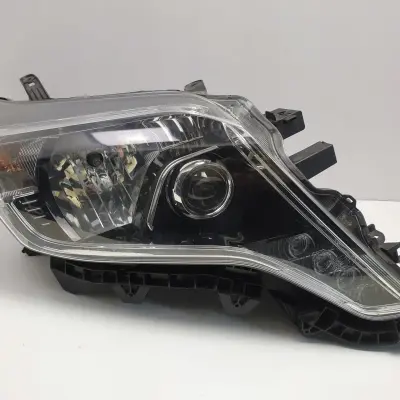 Toyota Land Cruiser 150 PRZEDNIA LAMPA PRAWA led