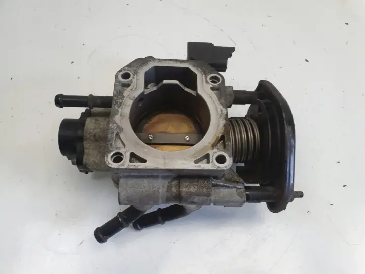 Hyundai i30 1.6 16V PRZEPUSTNICA 35100-2B020