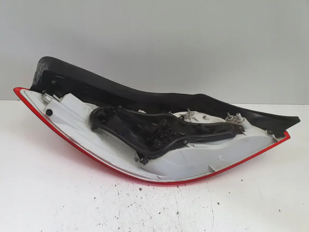 Opel Insignia A HB TYLNA LAMPA PRAWA prawy tył pasażera anglik