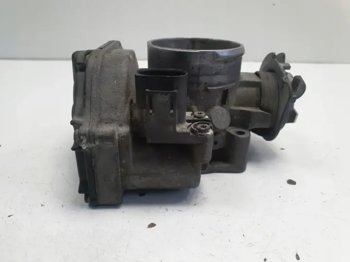 Audi A3 8L 1.8 T turbo PRZEPUSTNICA 06A133063G