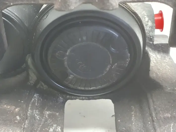 Volvo V60 XC60 II TYLNY ZACISK HAMULCOWY lewy tył P32301467