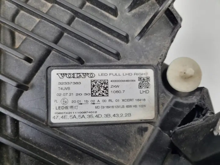 Volvo XC60 II FULL LED PRZEDNIA LAMPA PRAWA prawy przód EUROPA 32337383