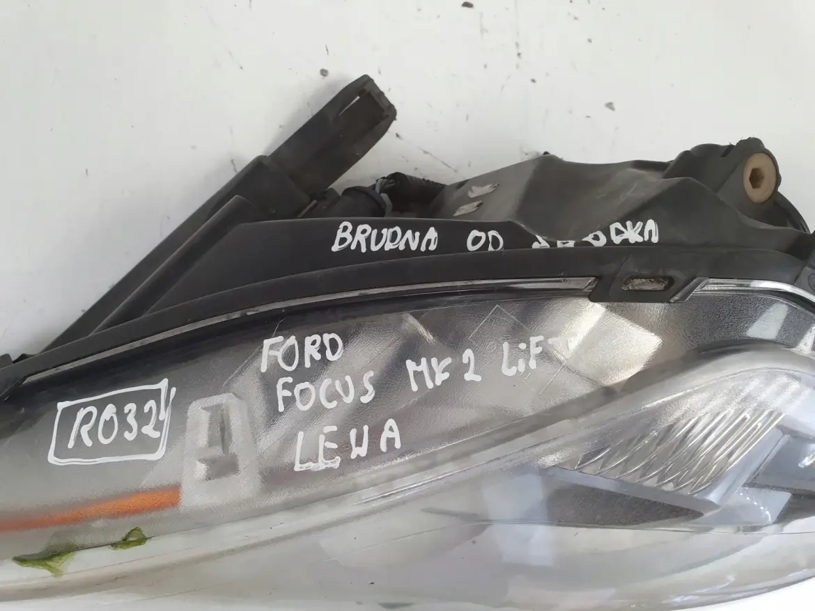 Ford Focus mk2 lift 07-11 PRZEDNIA LAMPA LEWA lewy przód anglik