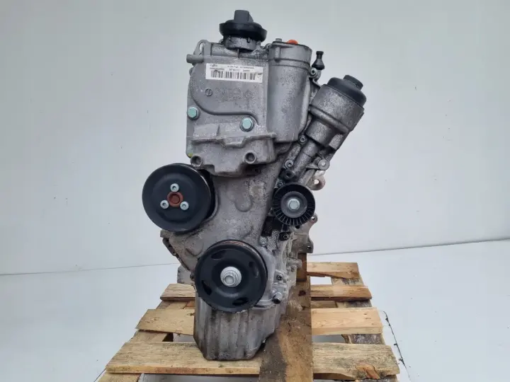 SILNIK Audi A3 II 8P 1.6 FSI 115KM uszkodzona pokrywa zaworów BLP