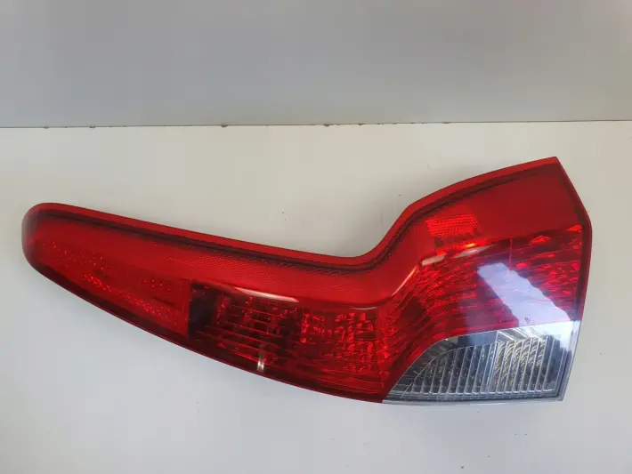 Volvo V50 KOMBI 07-12r LIFT TYLNIA TYLNA LAMPA PRAWA prawy tył 30763512