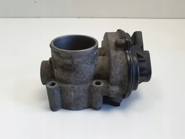 Ford Focus MK2 II 1.6 16V PRZEPUSTNICA VP4F9U-9E928-BA