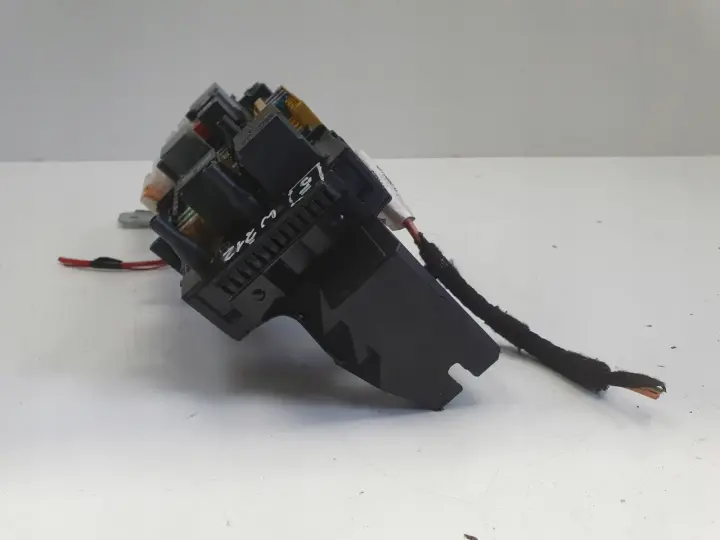 Mercedes W212 SKRZYNKA BEZPECZNIKÓW Moduł