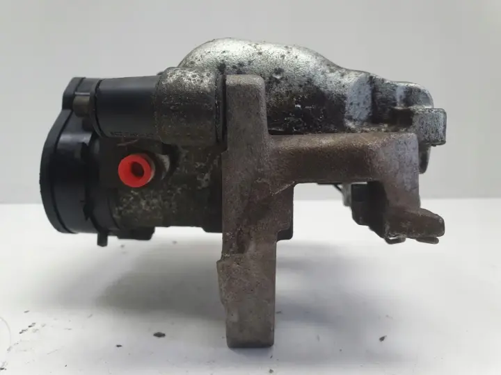 Volvo V60 XC60 II TYLNY ZACISK HAMULCOWY lewy tył P32301467