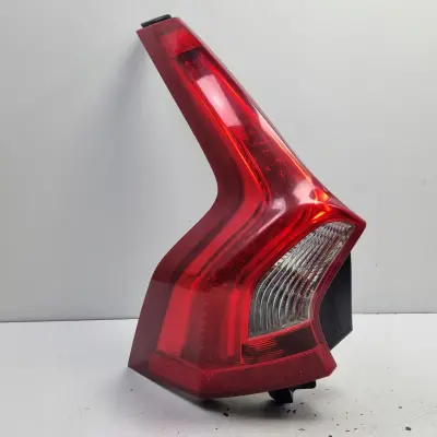 Volvo V60 LIFT 13-18r TYLNIA TYLNA LAMPA LEWA lewy tył 31395928