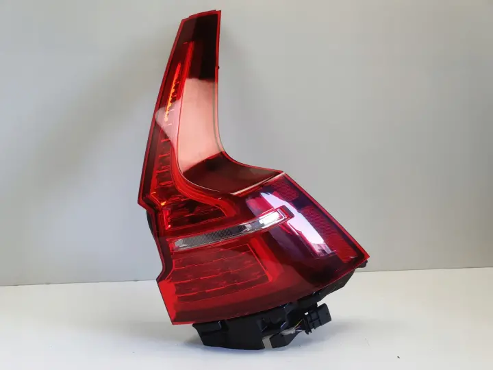 Volvo V60 II 18-24r TYLNIA TYLNA LAMPA PRAWA prawy tył 32291359
