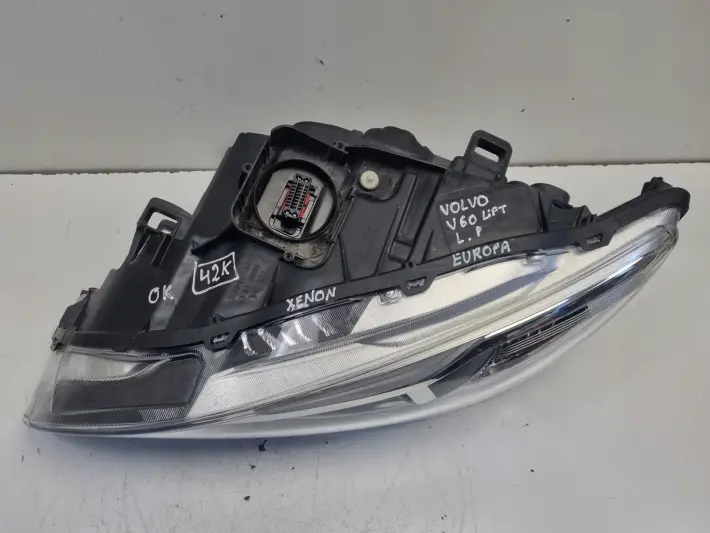 Volvo S60 II V60 LIFT PRZEDNIA LAMPA LEWA lewy przód XENON skrętna 31420261