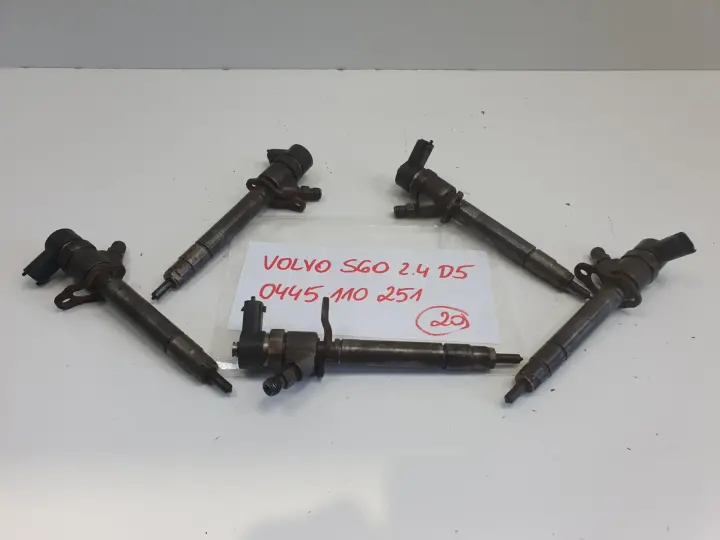 Volvo S60 S80 V50 V70 XC70 XC90 2.4 D5 WTRYSKIWACZ wtrysk 0445110251