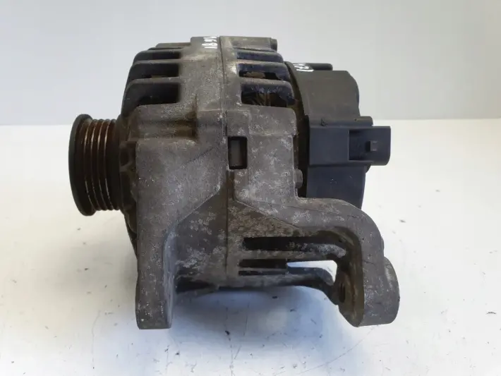 VW Passat B5 1.6 8V ALTERNATOR Valeo