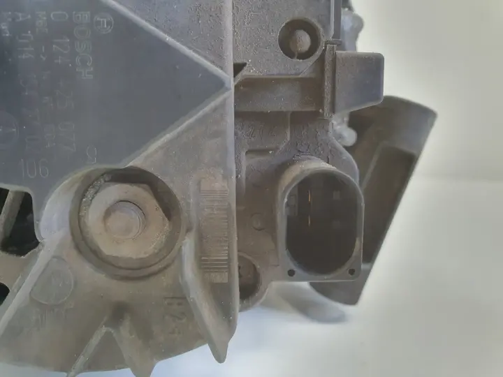 Mercedes Vito W639 2.2 CDI ALTERNATOR 0124425077 bosch 120A