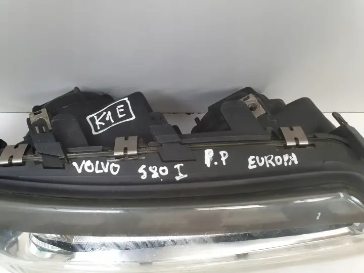 Volvo S80 I 98-04r PRZEDNIA LAMPA PRAWA prawy przód 30678108 89088108 valeo