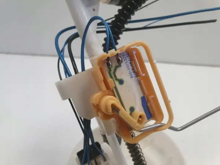 Mercedes CLS C219 W219 320 CDI 3.0 PŁYWAK POMPY PALIWA 1582881 1582881000