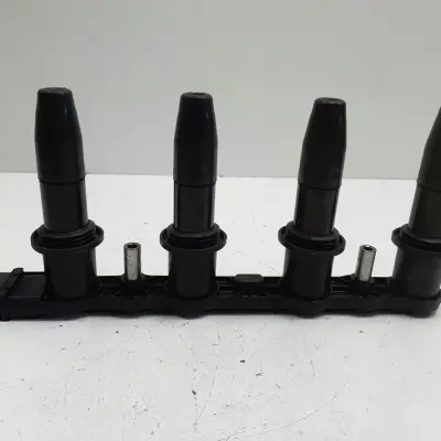 Opel Zafira B 1.6 16V CEWKA ZAPŁONOWA 1104082