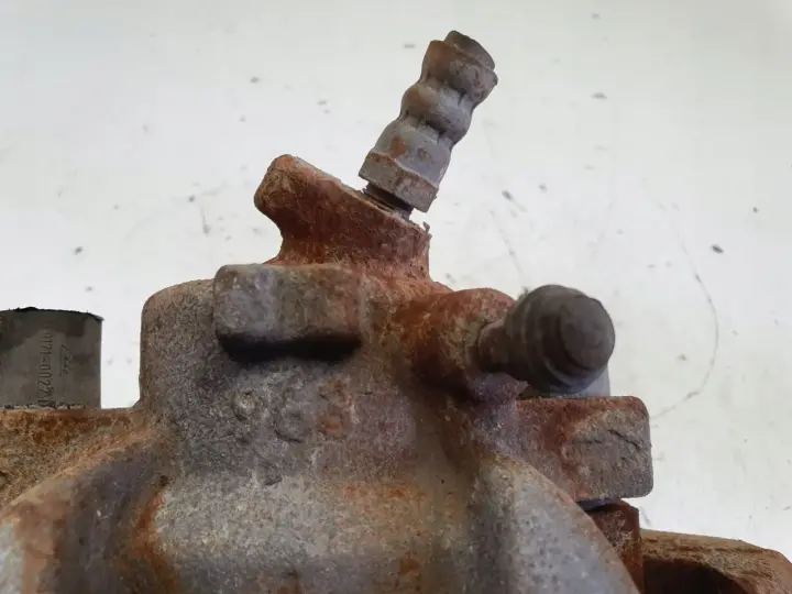 Renault Clio V LEWY PRZEDNI ZACISK HAMULCOWY przód KIEROWCY 368