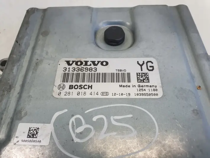 Volvo V40 II 2.0 D3 STEROWNIK SILNIKA komputer 31336983 0281018414