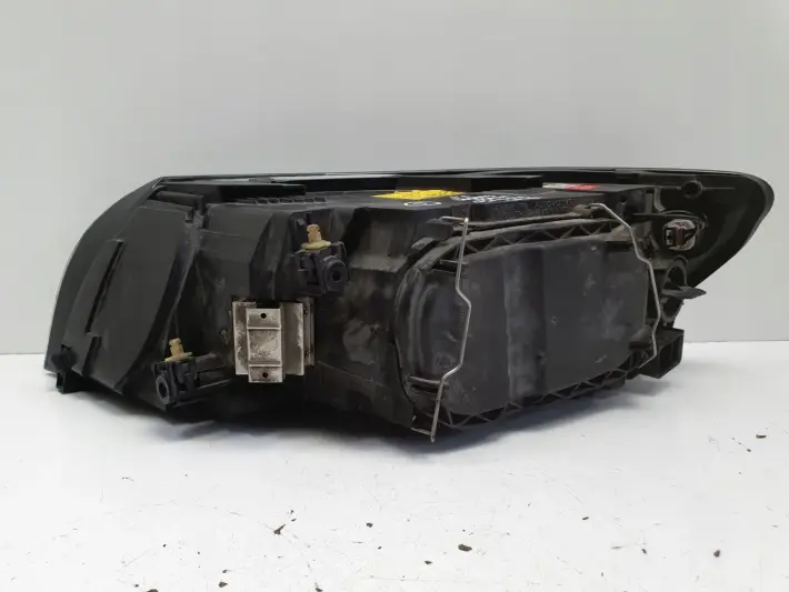 Volvo S40 II V50 XENON PRZEDNIA LAMPA PRAWA prawy przód EUROPA 30698878