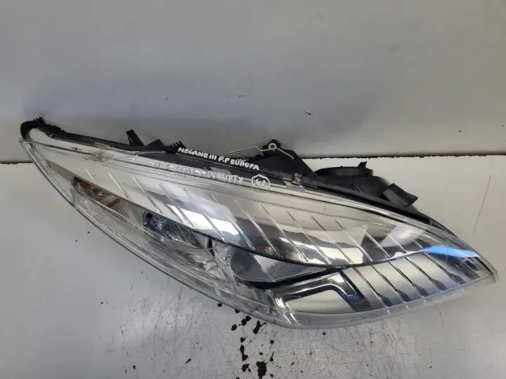 Renault Megane III 08-12r PRZEDNIA LAMPA PRAWA PRAWY PRZÓD 260100017R