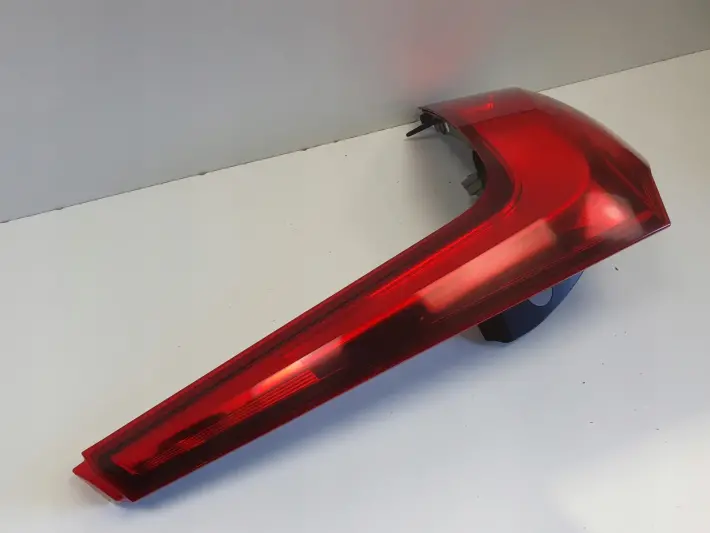 Volvo V90 II TYLNIA TYLNA LAMPA PRAWA prawy tył oryginał 32228833