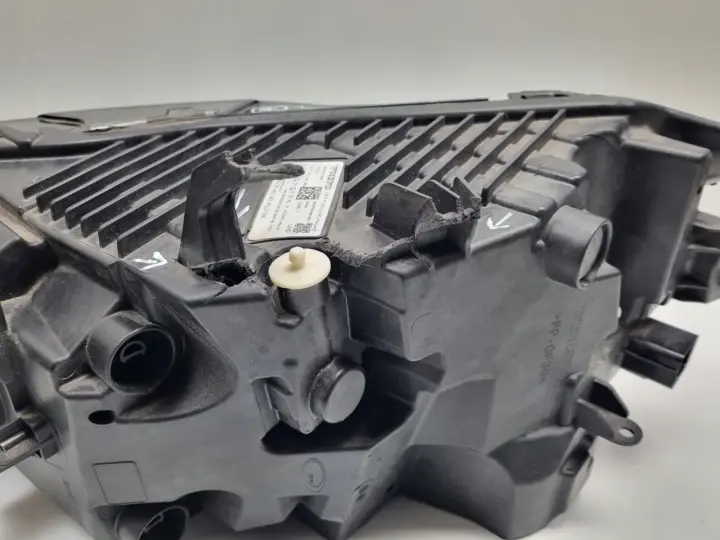 Volvo XC60 II FULL LED PRZEDNIA LAMPA PRAWA prawy przód EUROPA 32337383