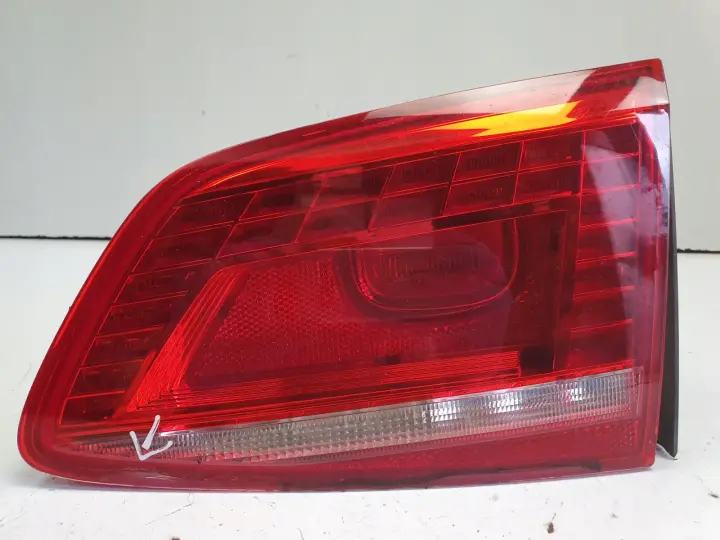 VW Passat B7 sedan 10-14 TYLNA LAMPA PRAWA W KLAPE prawy tył pasażera LED