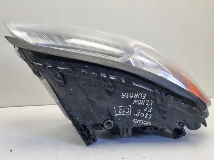 Volvo V70 III XC70 S80 II XENON PRZEDNIA LAMPA PRAWA prawy przód 31214348